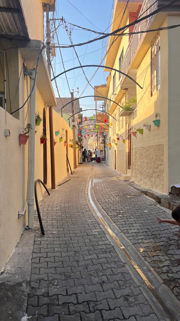 صخرية ومعرضة للانهيار.. لقطات ساحرة من عقرة لبيوت عمرها 1700 عام