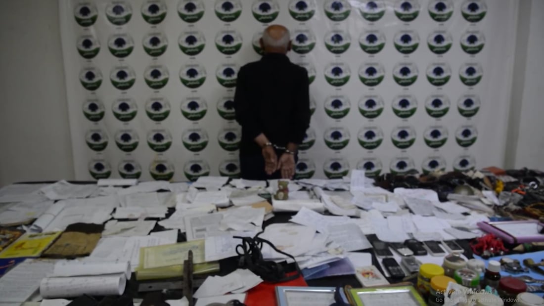 شاهد: اعتقال ساحر مع كامل عدة الشعوذة في حلبجة