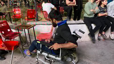 خاوەن پێداویستی تایبەتە و بەهۆی رووداوێکەوە دەست و قاچی لەکارکەوتوون