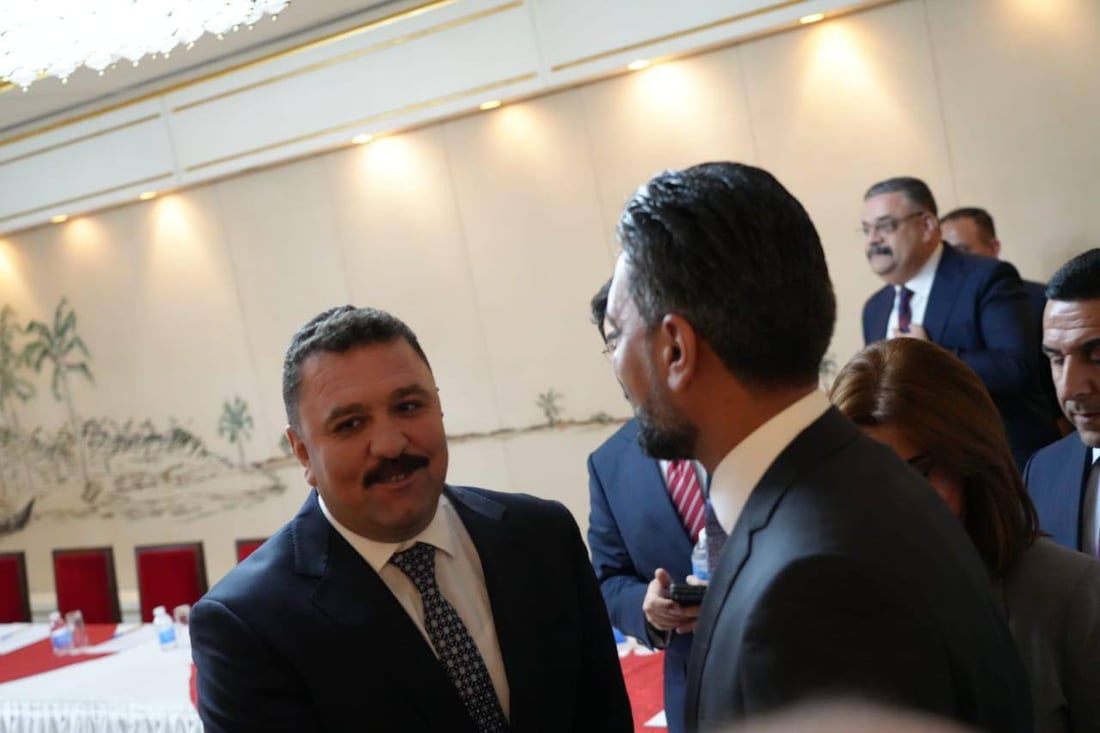 القيادي التركماني غريب عسكر يبارك لرئيس المجلس الجديد.