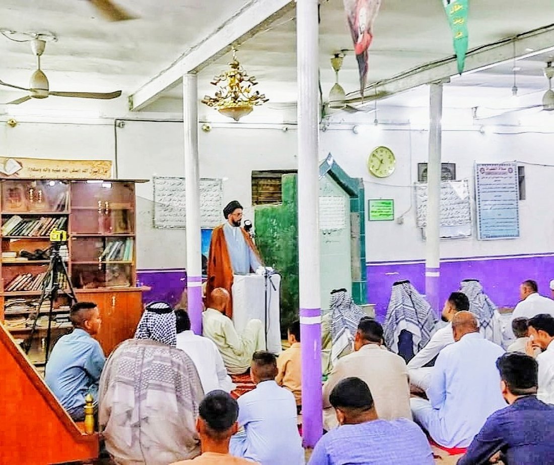 صور: غماس قرأت زيارة الحسين ووزعت “البحت” بعد صلاة العيد