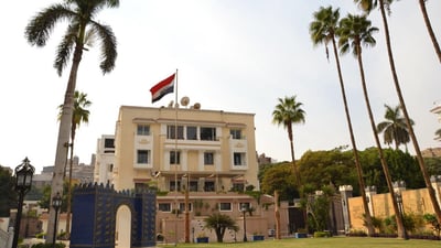 سفارة بغداد في القاهرة تدعو العالقين لتثبيت حجوزاتهم للعودة إلى العراق