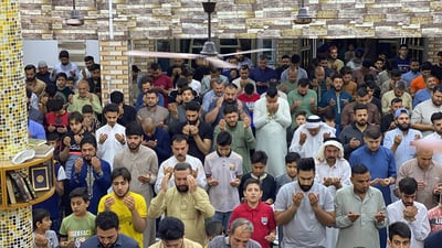 مدينة هيت في العشر الأواخر.. إقبال على بركات “ليلة القدر” (صور)