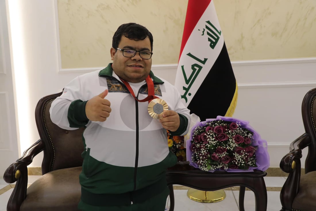 صور: الوزير يستقبل البطلة نجلة عماد والوفد العراقي في مطار بغداد