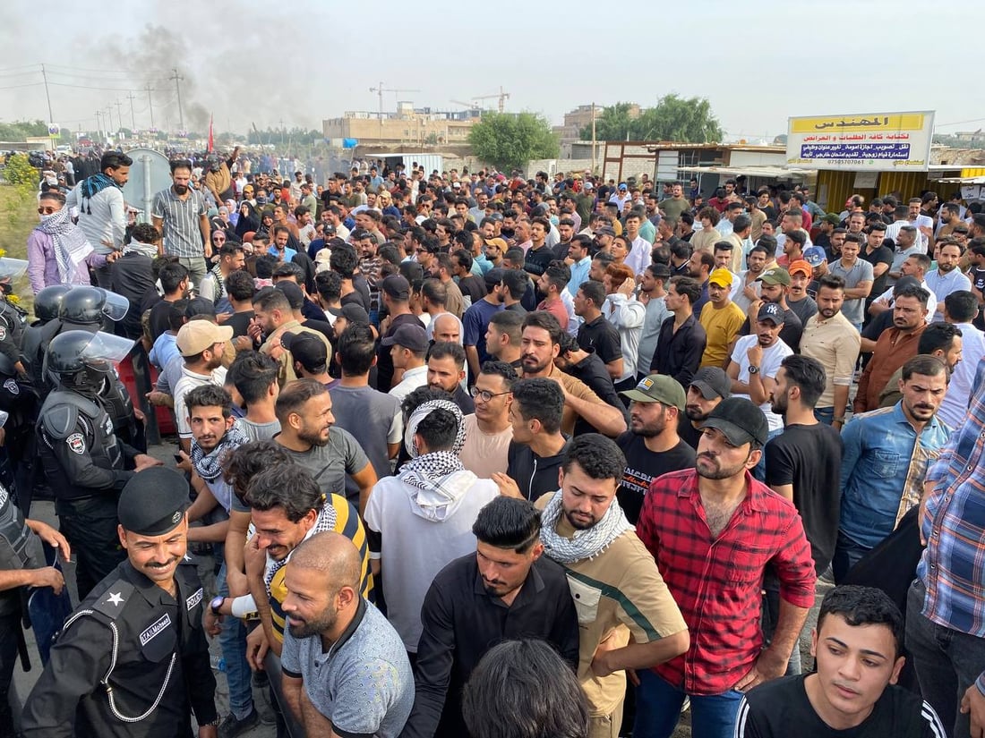 7 آلاف اسم سقطت سهواً.. تظاهرة للمحاضرين المجانيين تغلق تربية الديوانية (صور)