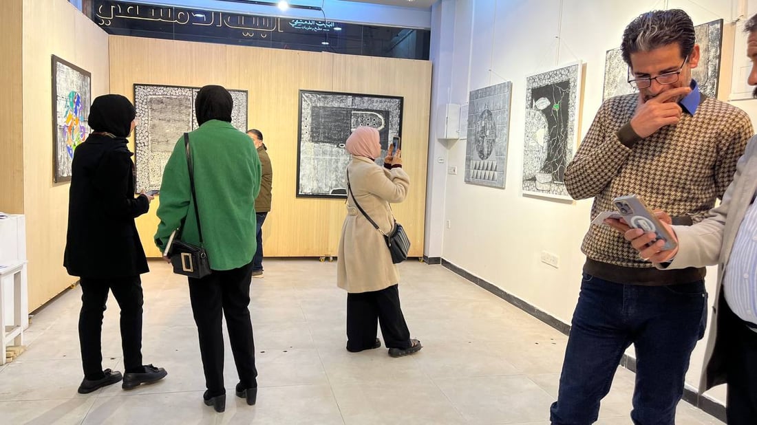 هذا مكان ليس للهواة.. فنان من بابل يعرض “الكوابيس” في غاليري البصرة (صور)