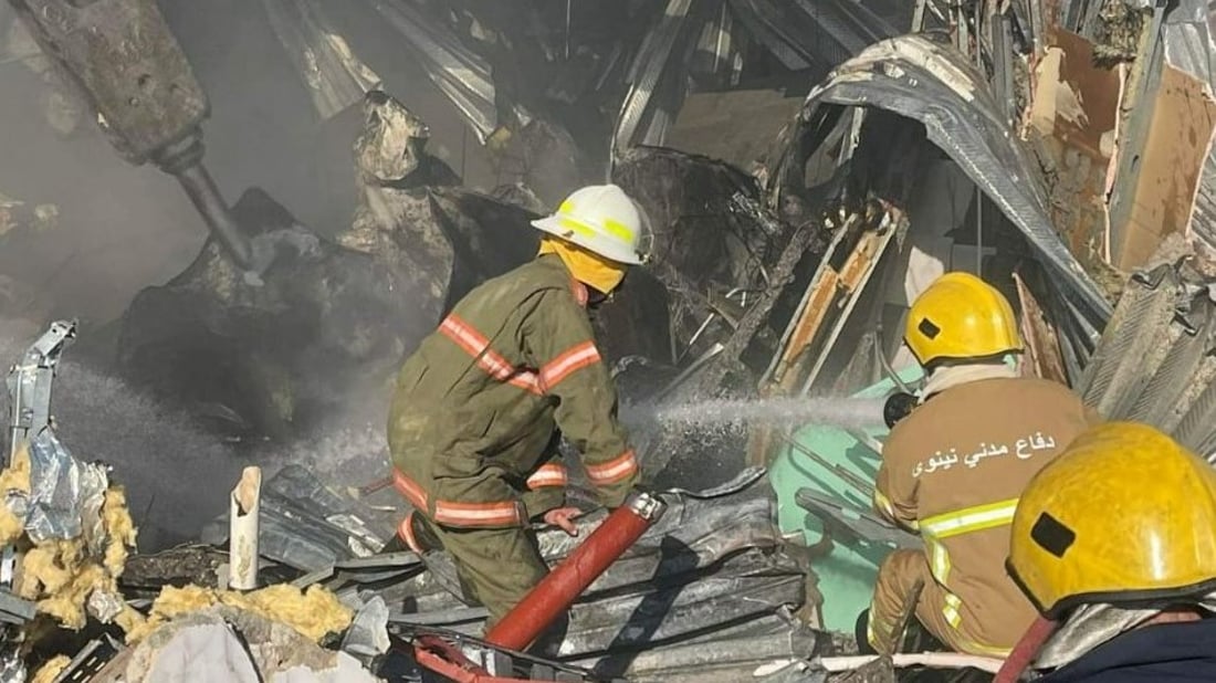 الموصل: النيران تنبعث من أنقاض مستشفى مهجور.. خلال عمليات هدمه (صور)
