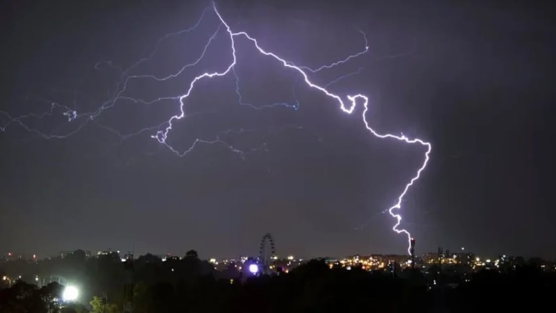 غيوم كثيفة رصدتها الأقمار.. الأنواء تحذر الأنبار ونينوى من صواعق وأمطار الليلة