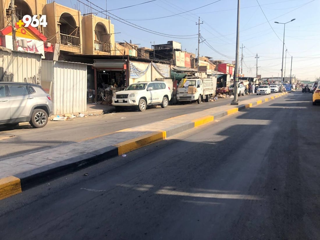 عامل نظافة يحتج على تجار البياع: شارع عشرين أرهقنا والحر قاتل (صور)