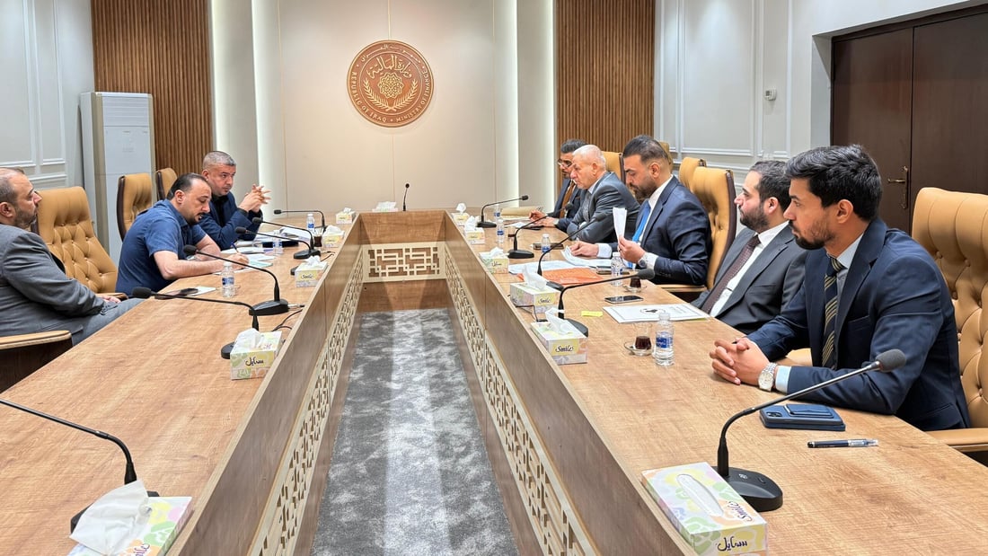 المالية تدقق في عقود تربية البصرة.. الكشف عن استبدال أكثر من 8 آلاف متقاعد