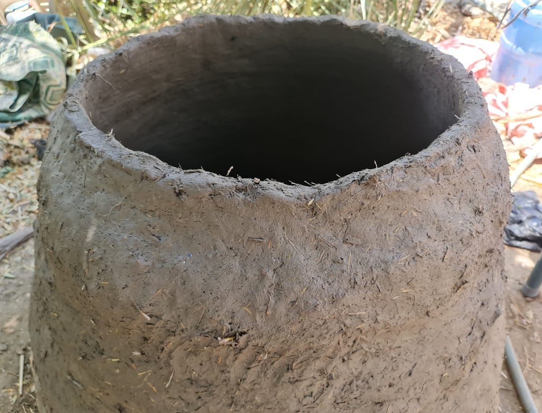 Diwaniyah women keep tradition alive with clay ovens for bread baking