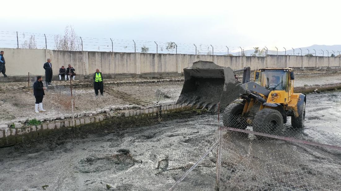 زیاتر 100 گەڵابە پاشماوە لە سەرچاوەی ئاوی بێستانسوور فڕێدرا