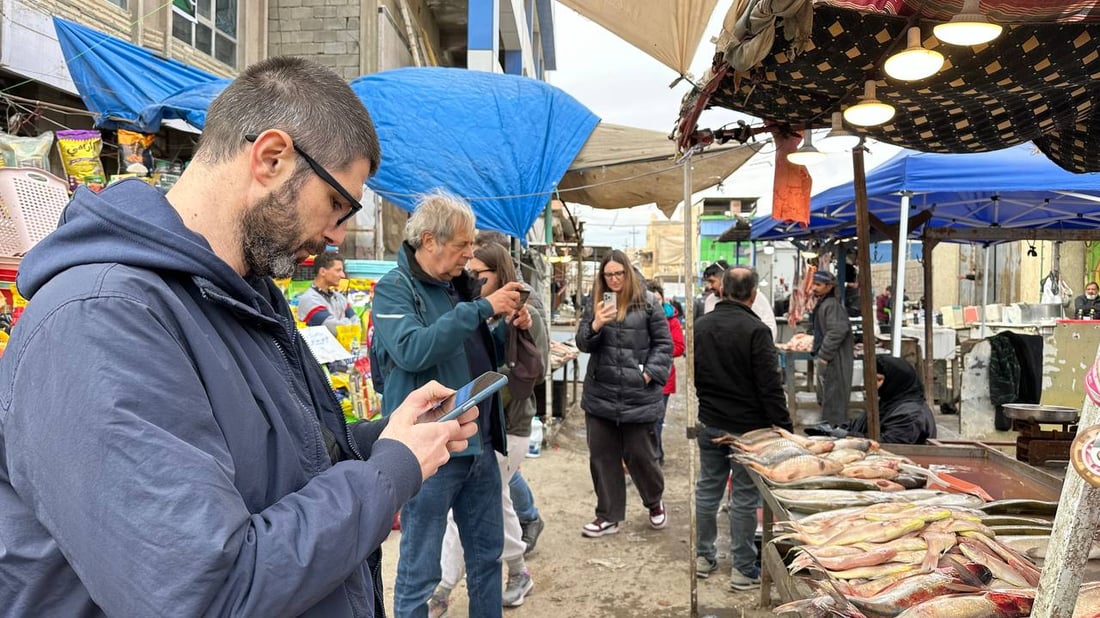 إيطاليون في البصرة انزعجوا من “الجانب المظلم” ثم أدهشتهم لوحة أبو الخصيب (صور)