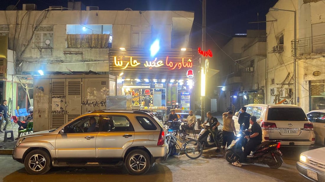 تنام بغداد وهي لا تنام.. الكسرة تجبر “فالح أبو العمبة” على السهر حتى الصباح (صور)