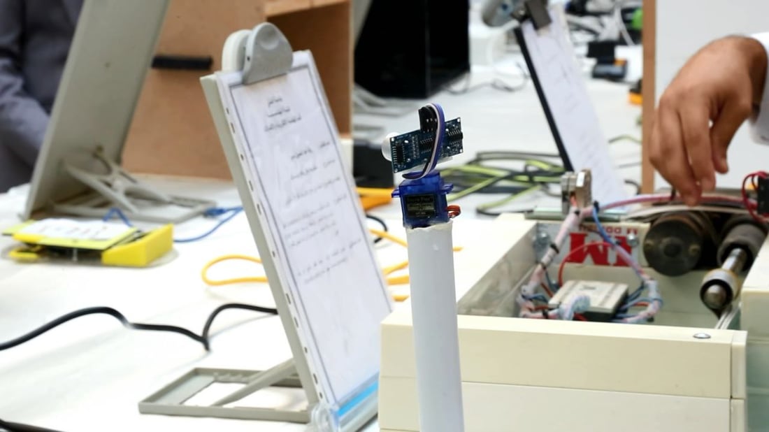 صور: طائرات مسيّرة ورادارات.. جامعة المثنى تعرض ابتكارات الطلاب و”تقطع الاتصالات”