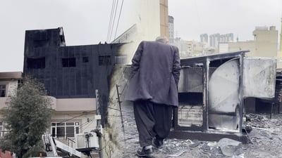 ئاگرێکی گەورە لە باڵەخانەیەک لە سلێمانی کەوتووەتەوە