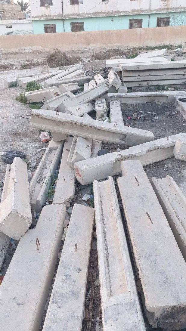 صور: الكوت مازالت بانتظار مدارس خضير الخزاعي.. ألواح الكونكريت مرميّة في العراء