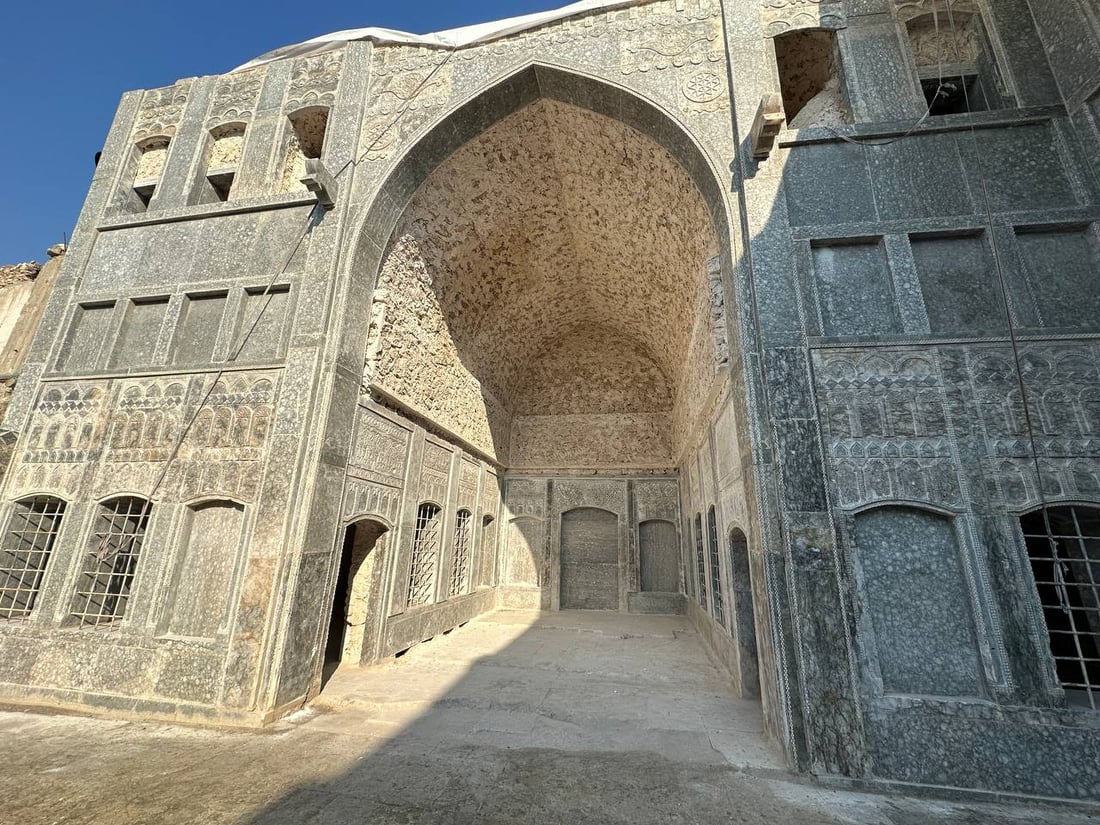 الموصل: إعادة العمل في “بيت التتنجي” التراثي.. ونقش الحجر بأياد محلية