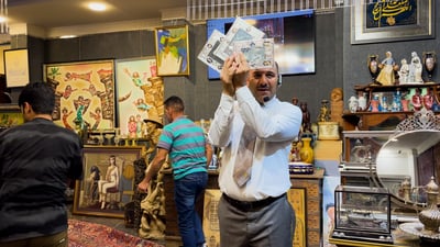 فيديو: أثرياء بغداد ومزاد فخم لعرض الكنوز النادرة.. الوقت مناسب لشراء الكاشان