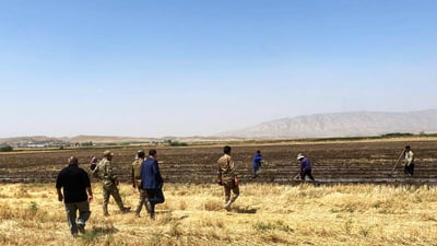 له‌به‌رده‌ڕه‌ش دوو خاوەن کێلگەى برنج سزادران و گۆماوه‌ پیسه‌كانیش تێکدران
