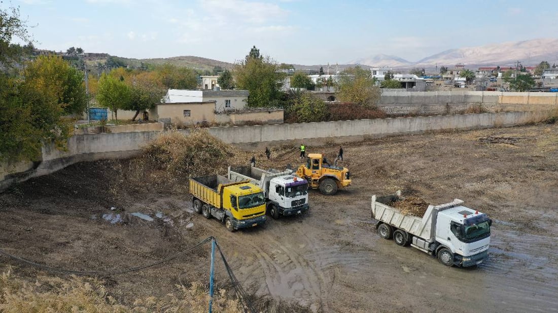 زیاتر 100 گەڵابە پاشماوە لە سەرچاوەی ئاوی بێستانسوور فڕێدرا