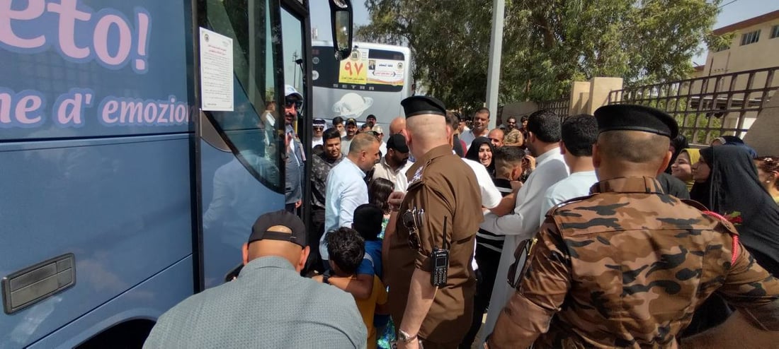 صور: 13 قافلة حجيج من واسط تتجمع في كربلاء قبل العبور إلى الأراضي السعودية