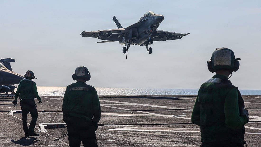 الجيش الأميركي ينشر الأسلحة المستخدمة ضد إيران: مدمرات وطائرات وقنابل شبحية