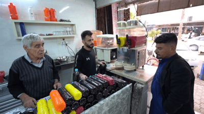 تعرفه الحويجة جيداً.. أسطة “الشربت” الكردي يستذكر أيام الـ 5 فلوس (فيديو)