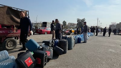 ژێرەوەیان نەوتەوە لە سەرەوە نۆرەیان گرتووە بۆ جلیکانەیەک