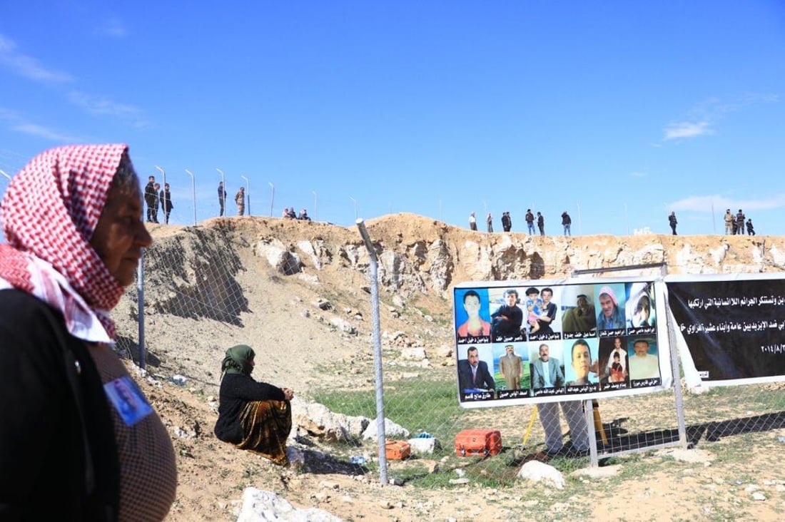 صور: شهادات مروعة من الناجين الإيزيديين خلال فتح مقبرة “زليلة” الجماعية في سنجار