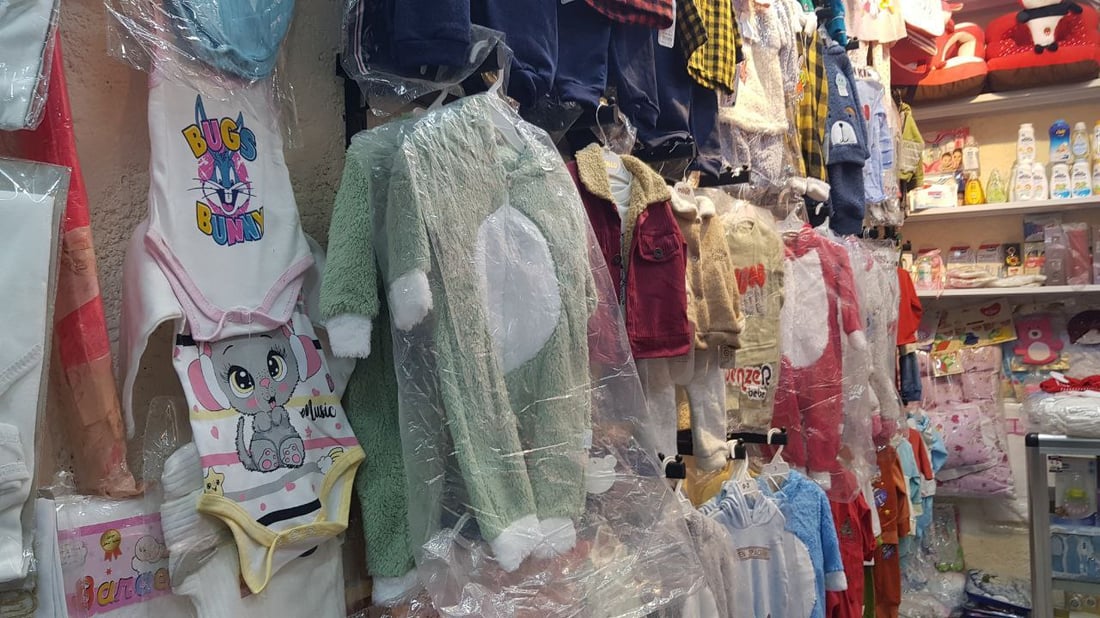 صور: “بابا نويل” ينعش أسواق سدة الهندية في بابل.. إقبال على الهدايا والأشجار