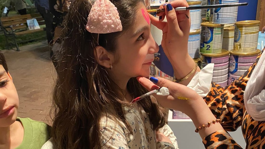 صور: سكان مجمع اليمامة في بغداد يتعرفون على بعضهم في بازار.. ونسخة أخرى في العيد