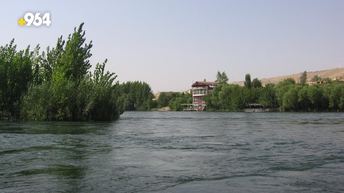 حادث غامض في بحيرة دوكان.. فرق الدفاع المدني عثرت على جثة شاب من أهالي البلدة