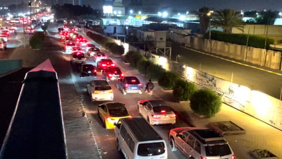 فيديو: ازدحام خانق على محطات الوقود في بغداد والنفط تنفي وجود أزمة