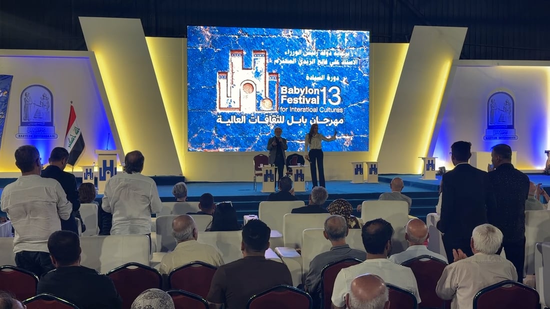 مارسيل خليفة في الحلة منتصب القامة.. تاريخ الشيوعية العربية يغني على مسرح بابل