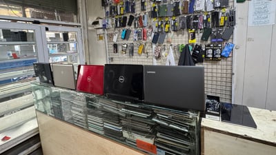 دوکاندارێک: نرخی مۆبایل و تابلێت دوو قات گران بوون