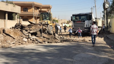 الحمدانية: شوارع سنحاريب تُكسى بالاسفلت للمرة الأولى منذ عقدين (صور)