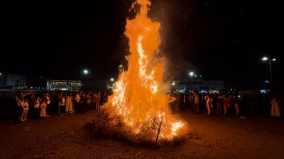 نينوى الآن: النار ترتفع وانتشار مواكب الرهبان.. تفاصيل كاملة عن طقوس ليلة الميلاد