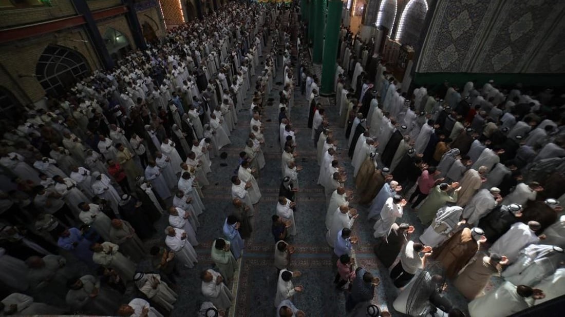 حضور كبير.. صور من صلاة العيد في مرقد الإمام القاسم جنوب بابل