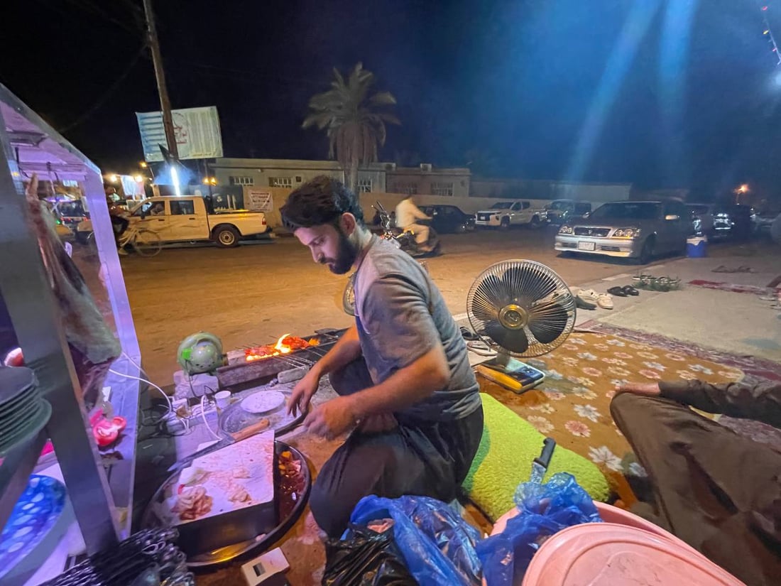 جلسة عربية والشيش بألف مع اللبن.. رصيف “عفوري” يتفوق على مطاعم المشخاب (صور)