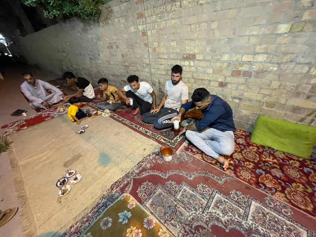 جلسة عربية والشيش بألف مع اللبن.. رصيف “عفوري” يتفوق على مطاعم المشخاب (صور)