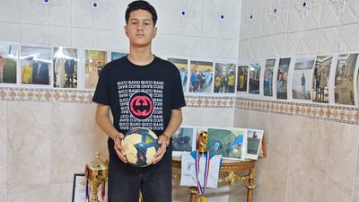 مێردمنداڵێکی بەژن و باڵا رێک؛ لە کۆڵانەکانی تەیراوەوە بەرەو یاریگەکانی ئیسپانیا