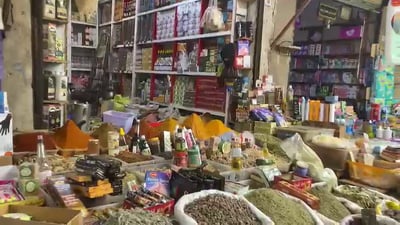“سوق الهنود” في البصرة: لكلّ عطار خلطته وسرّه.. ورائحة التوابل في المكان منذ قرون