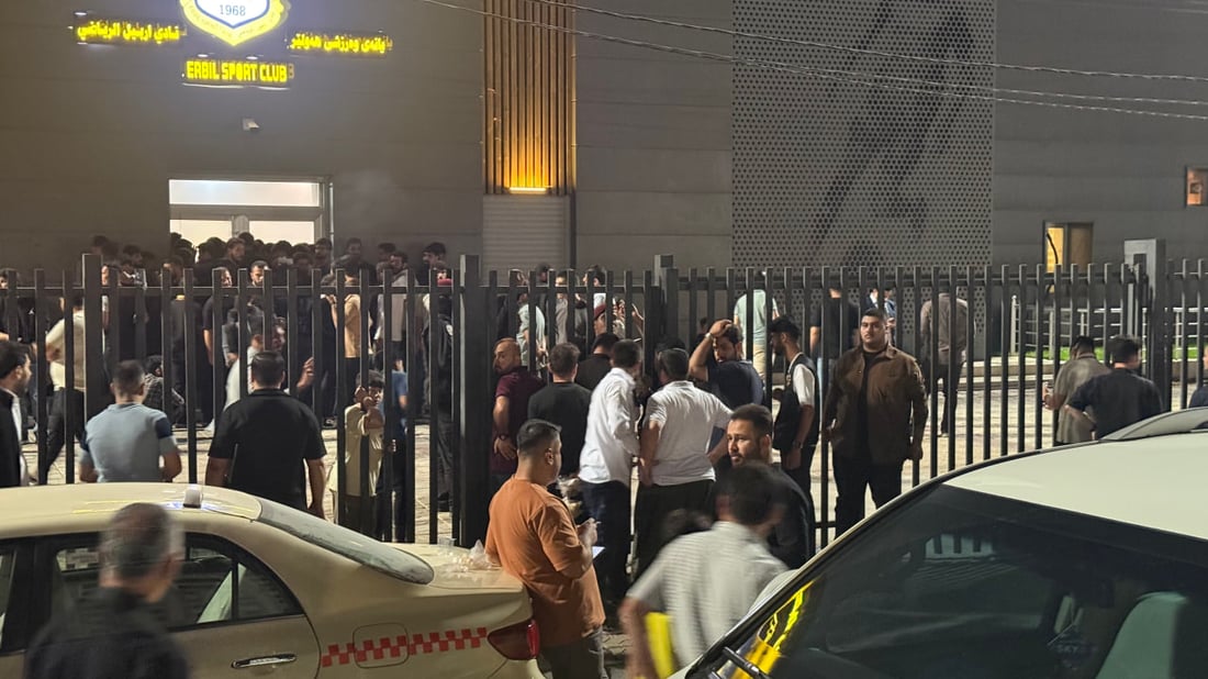 فيديو: ملعب فرانسو حريري يغص بالجماهير.. قمة نارية بين أربيل والشرطة