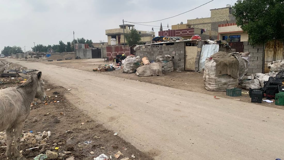 صور مع “عرب السجة” في بغداد.. يعملون بإعادة التدوير ويركبون الحمير وسمعتهم طيبة