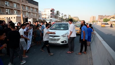 Baghdad residents protest lack of pedestrian bridge on Al-Batal Street