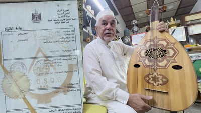 معمم تفاجأ بآلات الموسيقى فأجابه الملحن النجفي بحوار متحضر (فيديو)