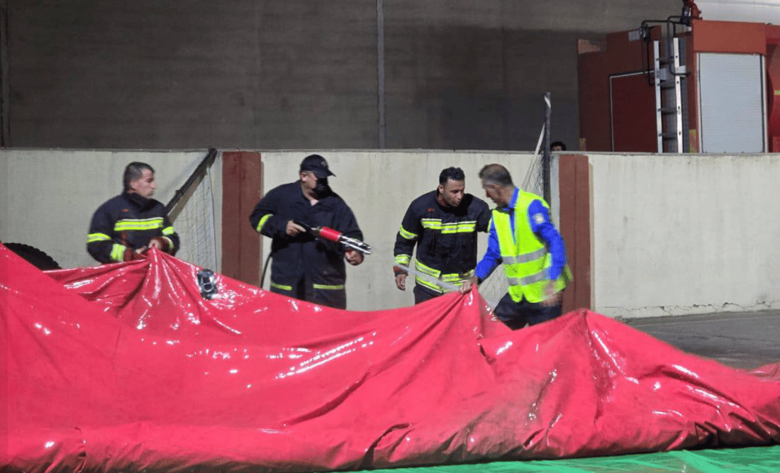 هەر بەو ئاوەی ئاگر دەکوژێننەوە کەرەستەکانیشیان خاوێن کردەوە 