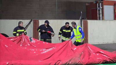 هەر بەو ئاوەی ئاگر دەکوژێننەوە کەرەستەکانیشیان خاوێن کردەوە 