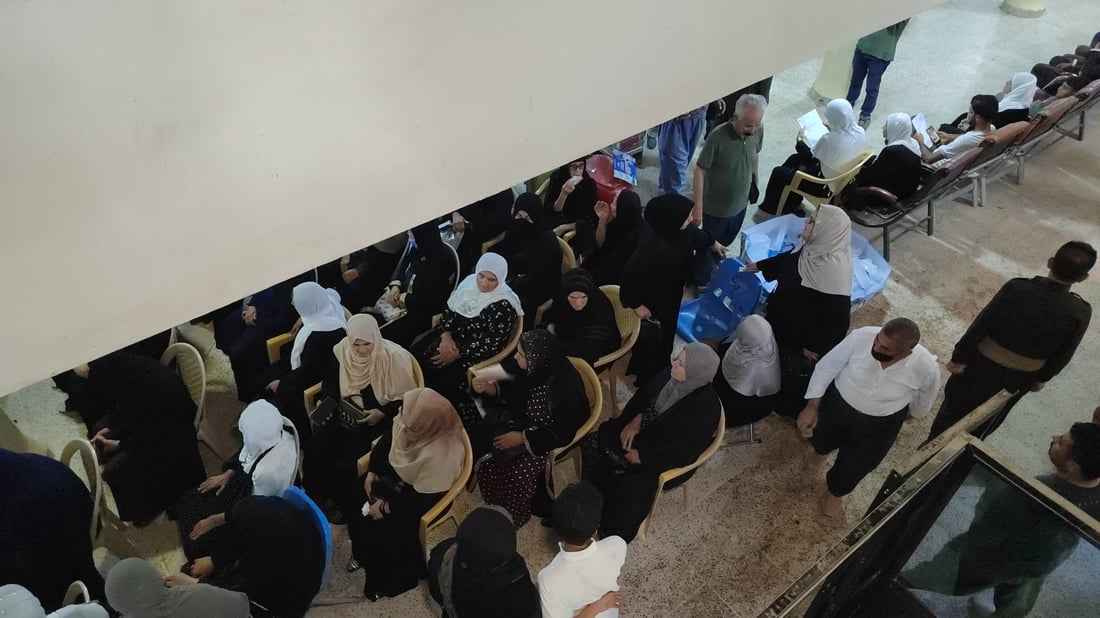 ازدحام في مصارف كردستان مع بدء صرف الوجبة الأولى من رواتب شهر أيار